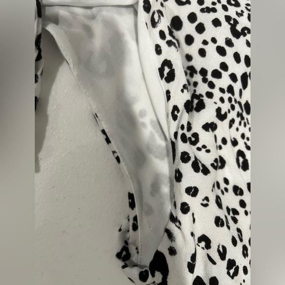 Entro 100% Rayon sleeveless leopard print romper with tie neck - Picture 7 of 10